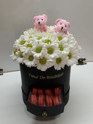 Krizantemler ve Makaronlar, Kütahya Elçin Çiçek